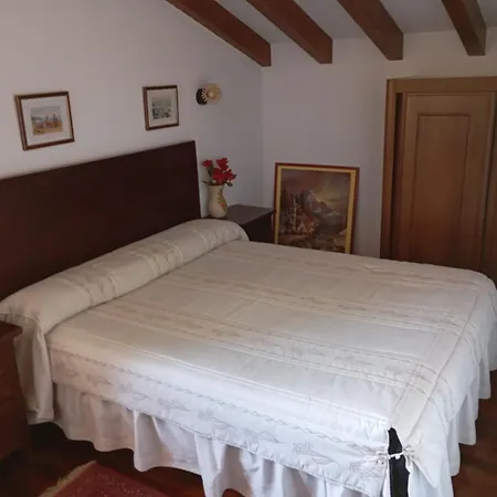 Montanes サンティリャーナ・デル・マル