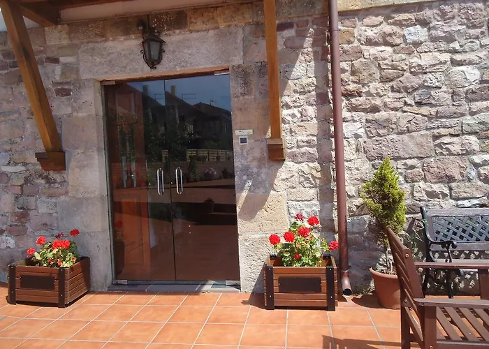 Montanes サンティリャーナ・デル・マル