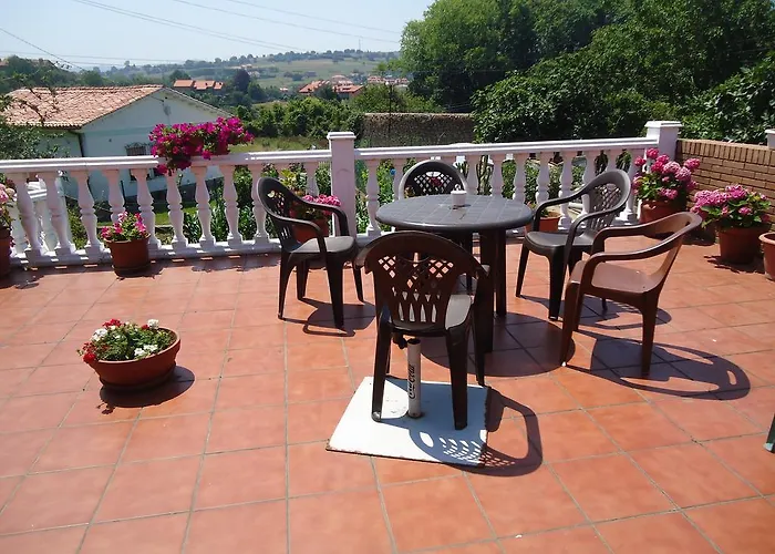 Montanes بيت ضيافة