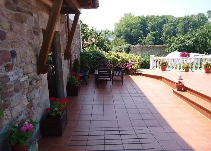 ゲストハウス Montanes