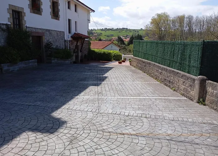 Montanes بيت ضيافة