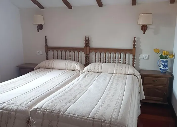 Montanes ゲストハウス サンティリャーナ・デル・マル